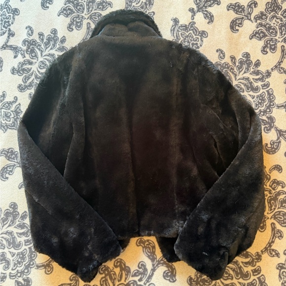 Elegant Black Faux Fur Jacket - Picture 6 of 6